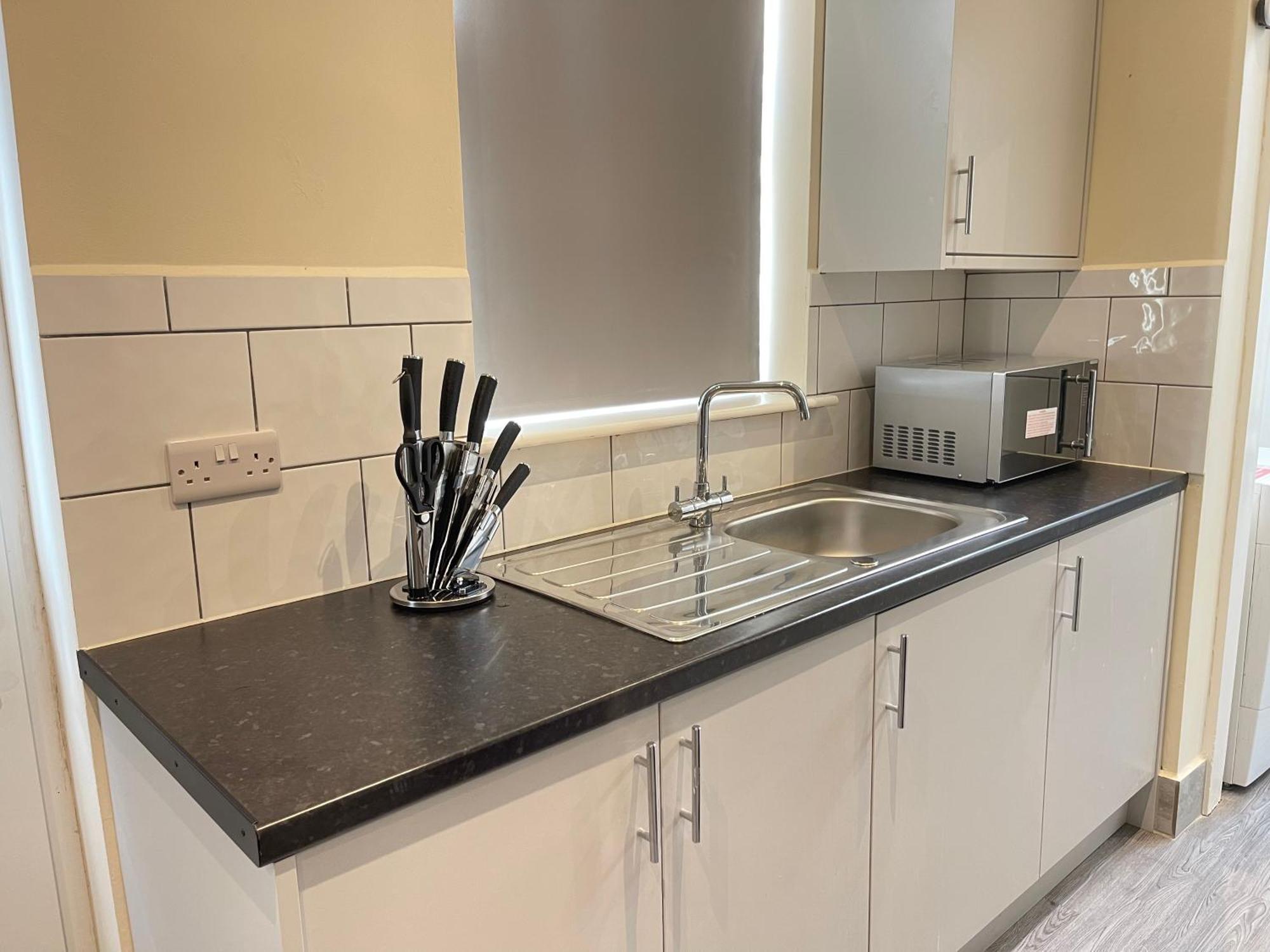 Hometel Digs Morden Comfy Home Can Sleep 11 Leicester Bagian luar foto