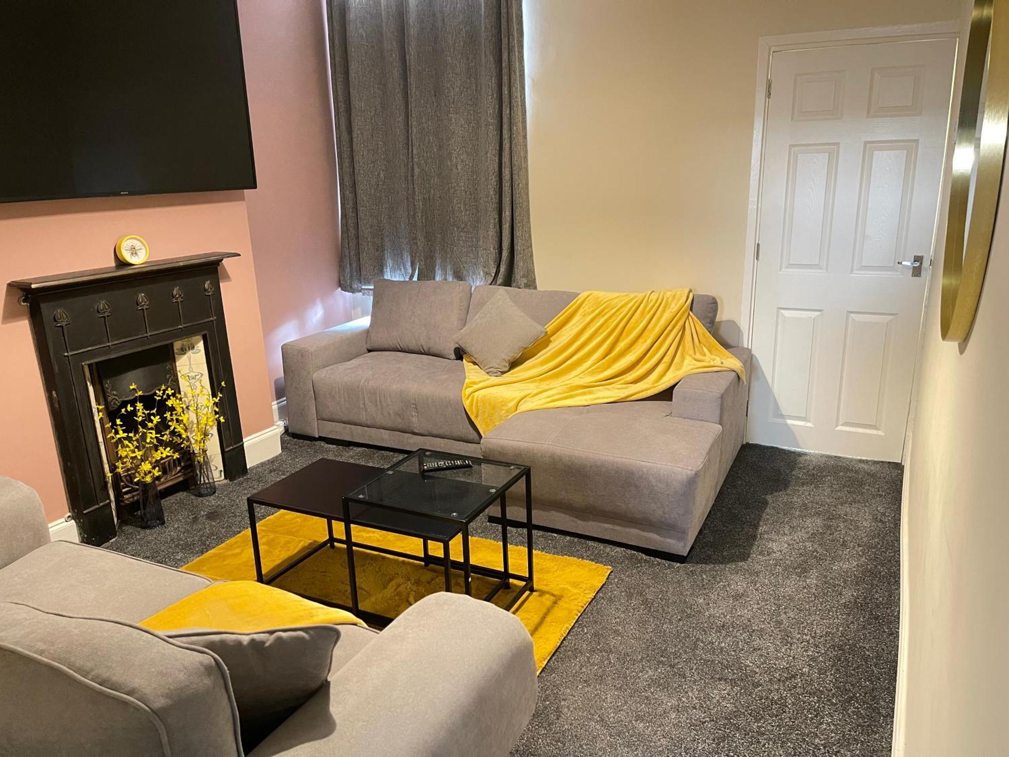 Hometel Digs Morden Comfy Home Can Sleep 11 Leicester Bagian luar foto