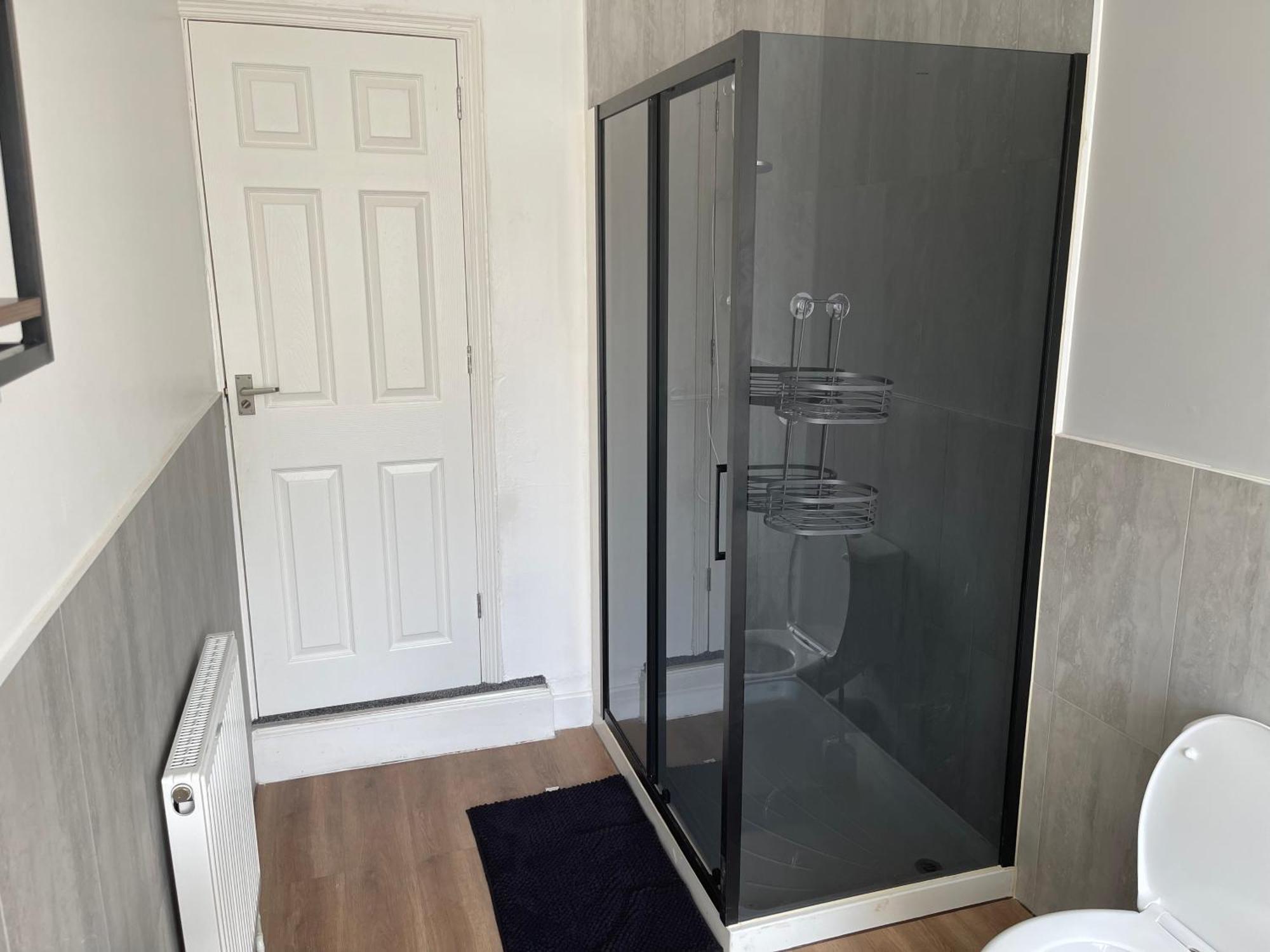 Hometel Digs Morden Comfy Home Can Sleep 11 Leicester Bagian luar foto