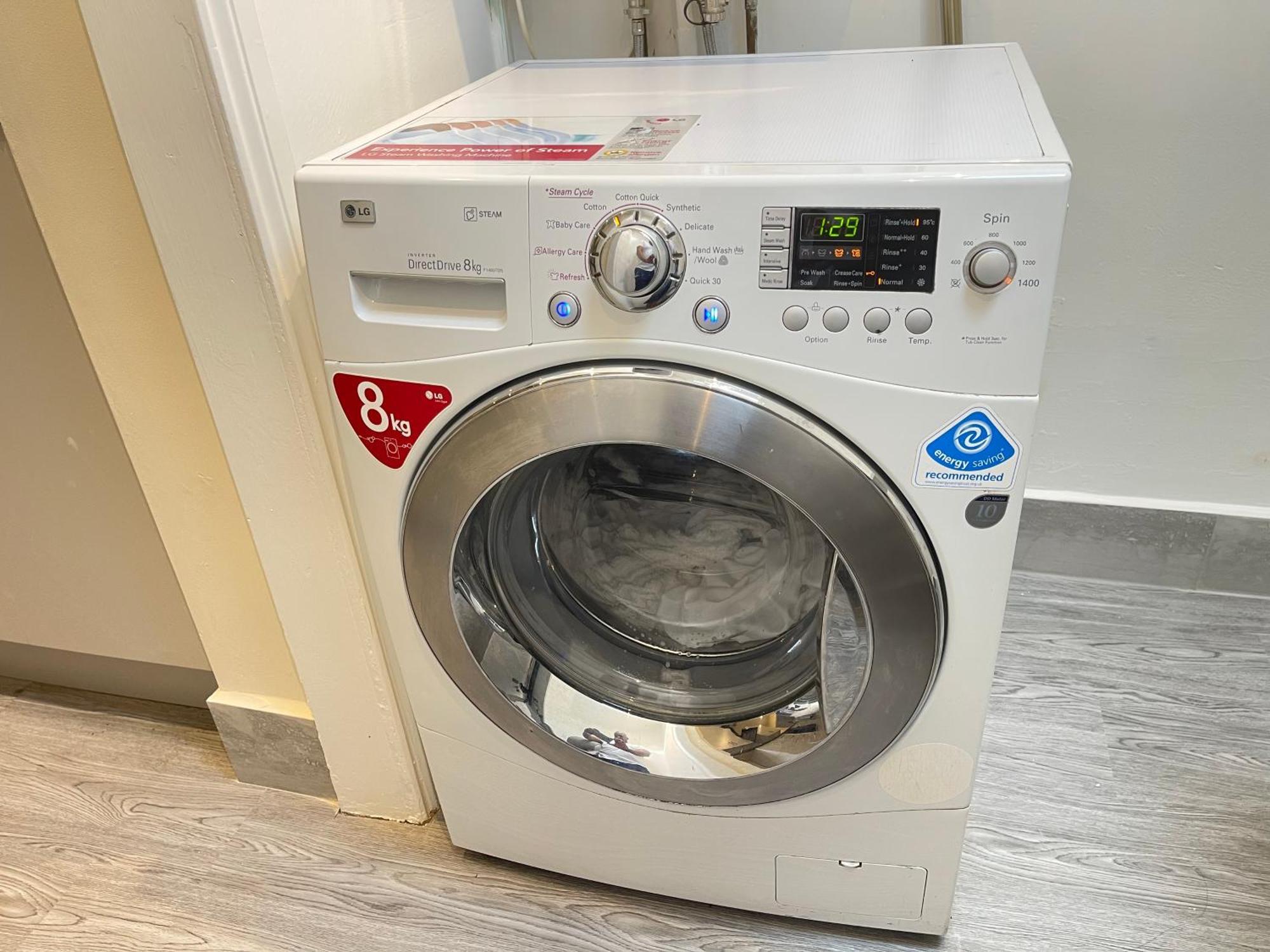 Hometel Digs Morden Comfy Home Can Sleep 11 Leicester Bagian luar foto